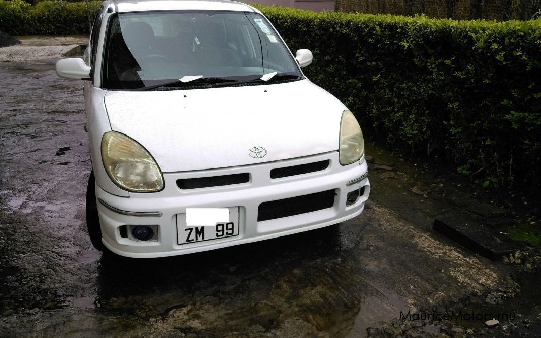 Toyota duet 1999