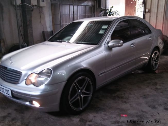 Мерседес c180 w203