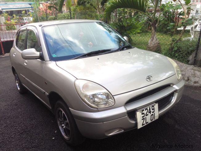 Toyota duet 2001