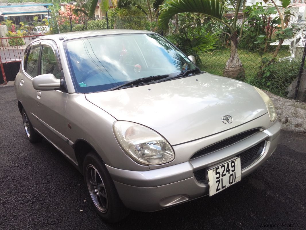 Toyota duet 2001