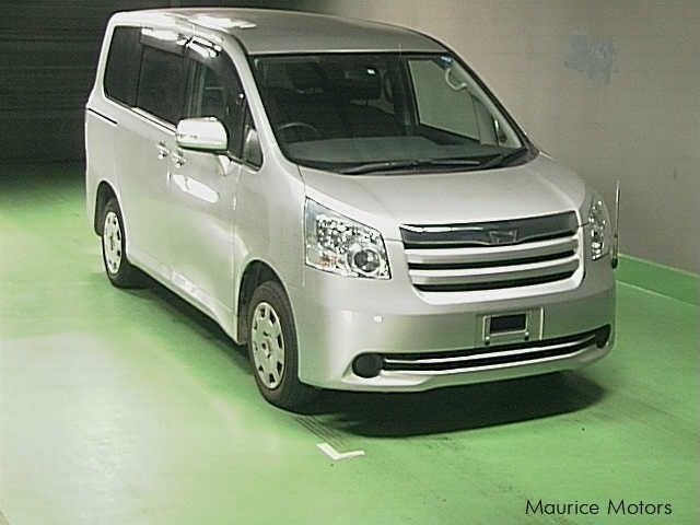 Used Toyota NOAH  2008 NOAH for sale  Saint Pierre 