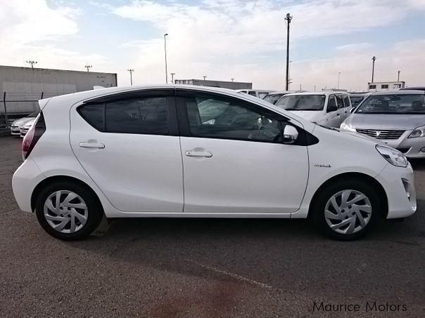 Toyota Aqua гибрид