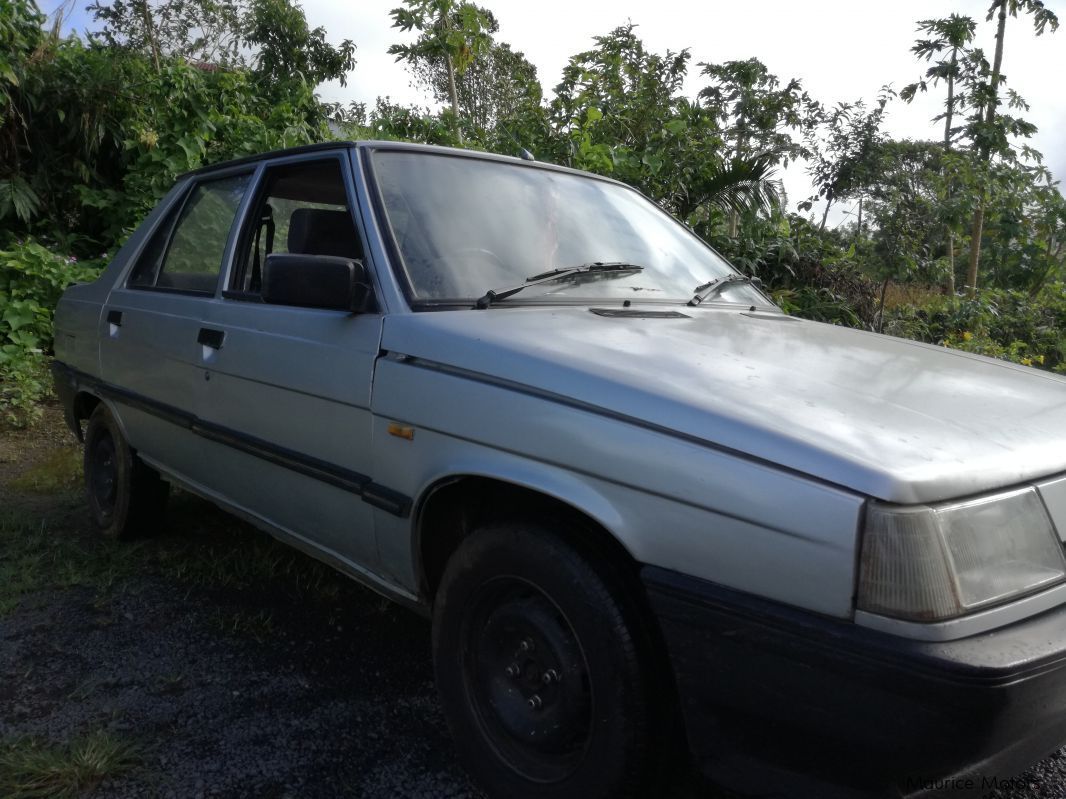 Renault 9 TL in Mauritius
