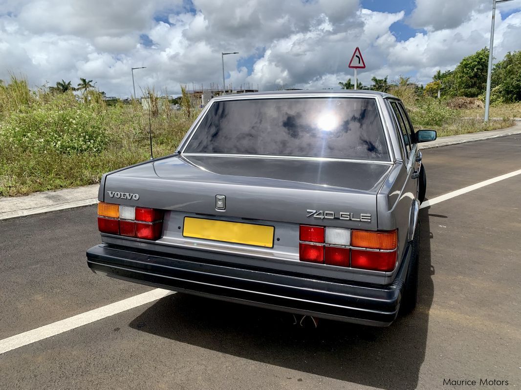 Volvo 740GLE in Mauritius