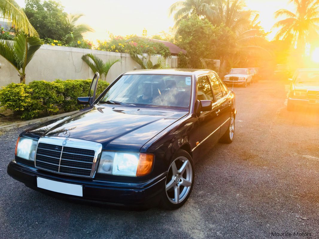 Mercedes 1992. Mercedes e200 1992. Мерседес с200 1992. Mercedes Benz 1992. Мерседес Бенц 200 1992.