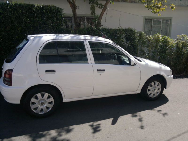 Toyota starlet reflet in Mauritius