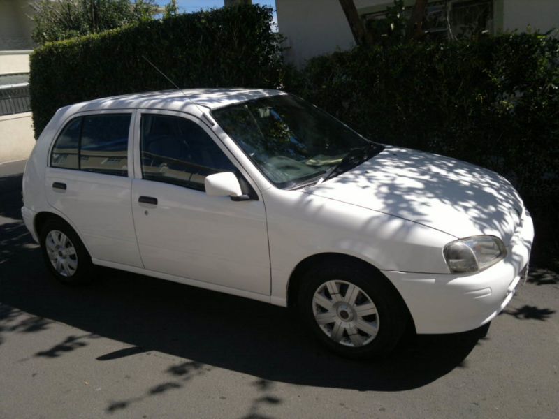 Toyota starlet reflet in Mauritius