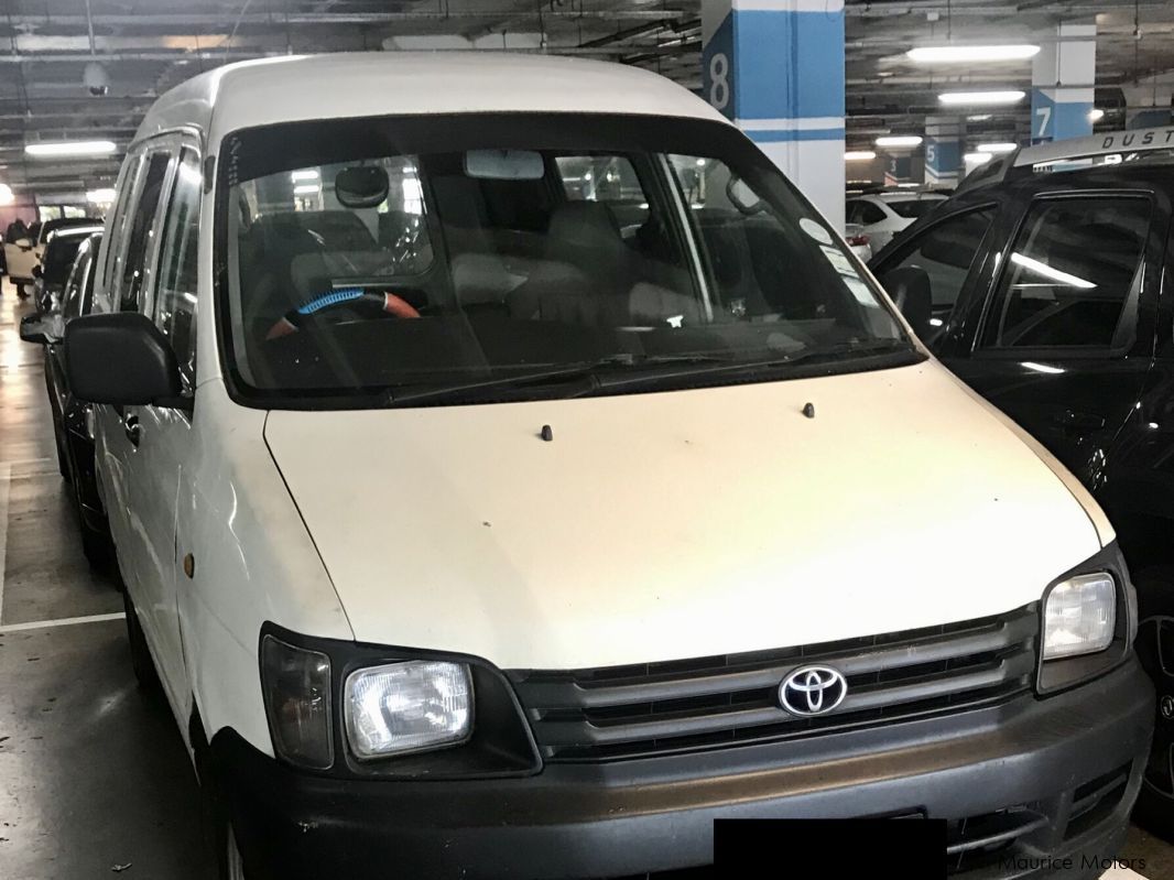 Toyota CR41 in Mauritius