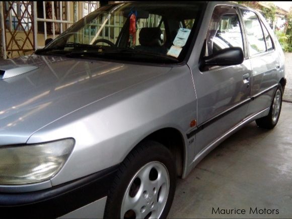 Peugeot 306 hatchback in Mauritius