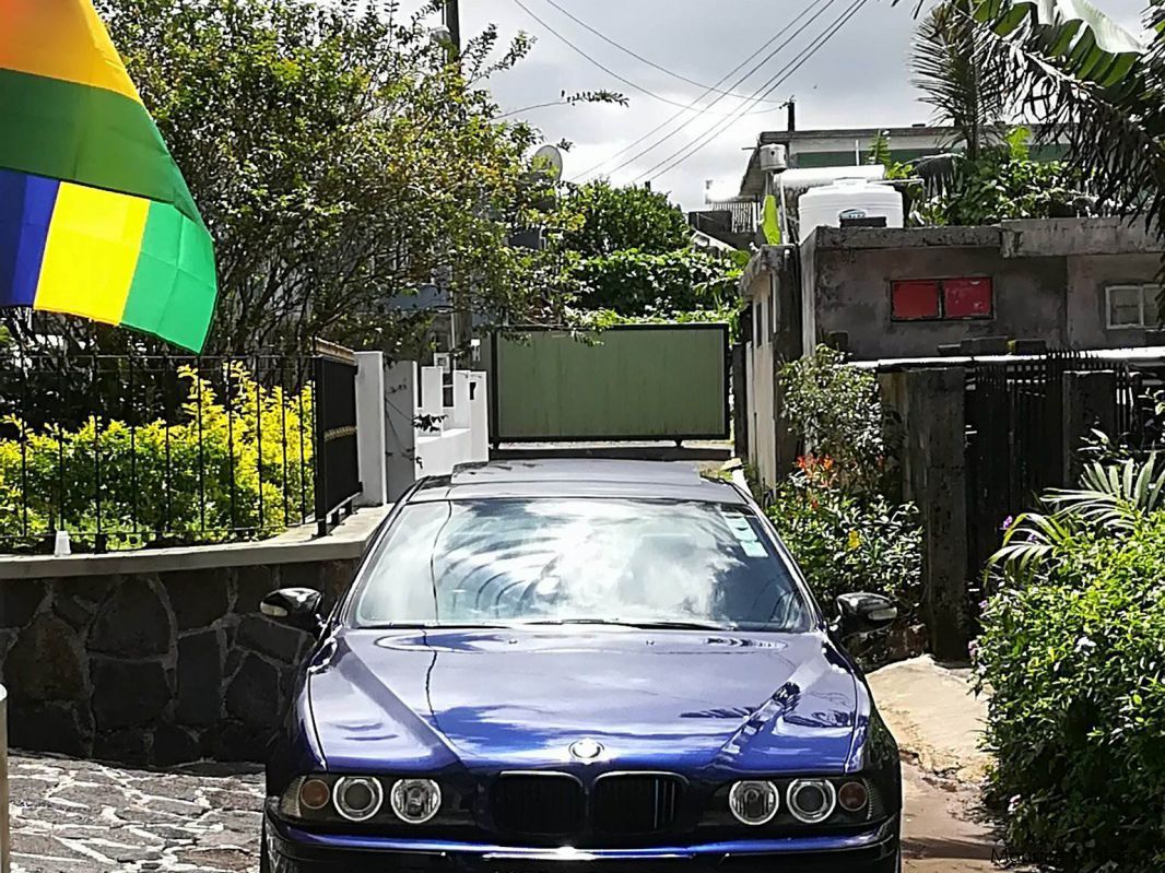 BMW E39 528i in Mauritius