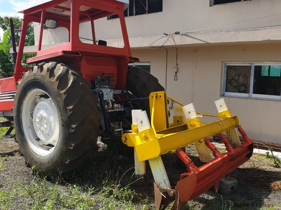 New Holland 100-90 2wd in Mauritius