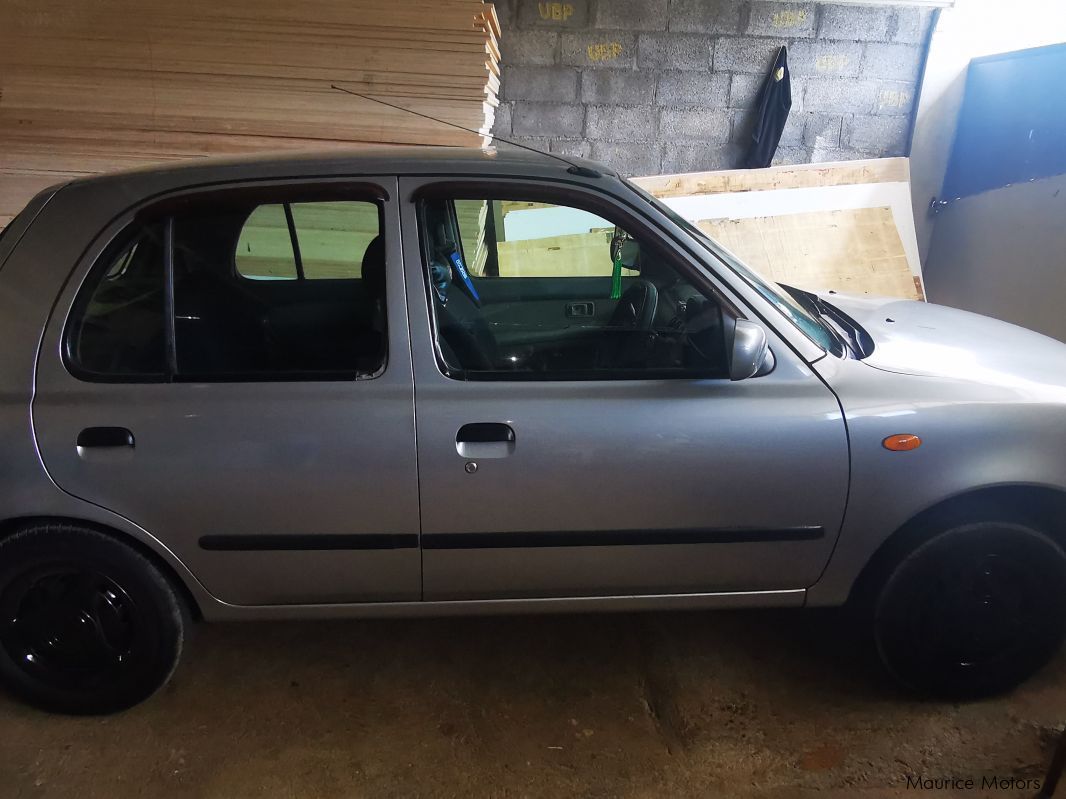 Nissan Micra K11 in Mauritius