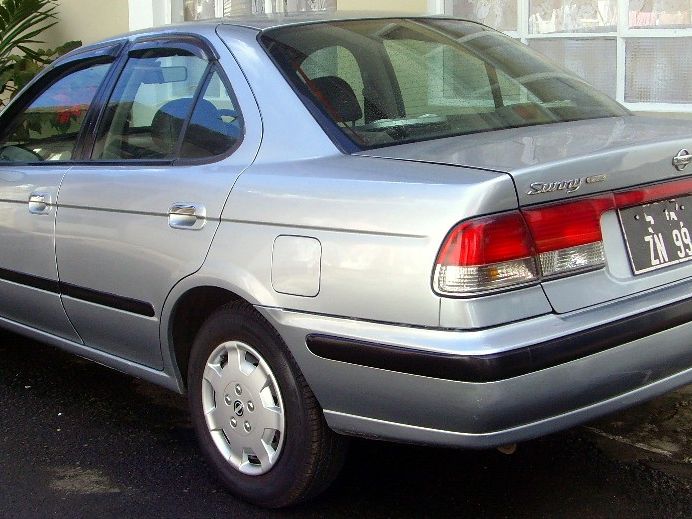 Nissan Sunny B15 in Mauritius
