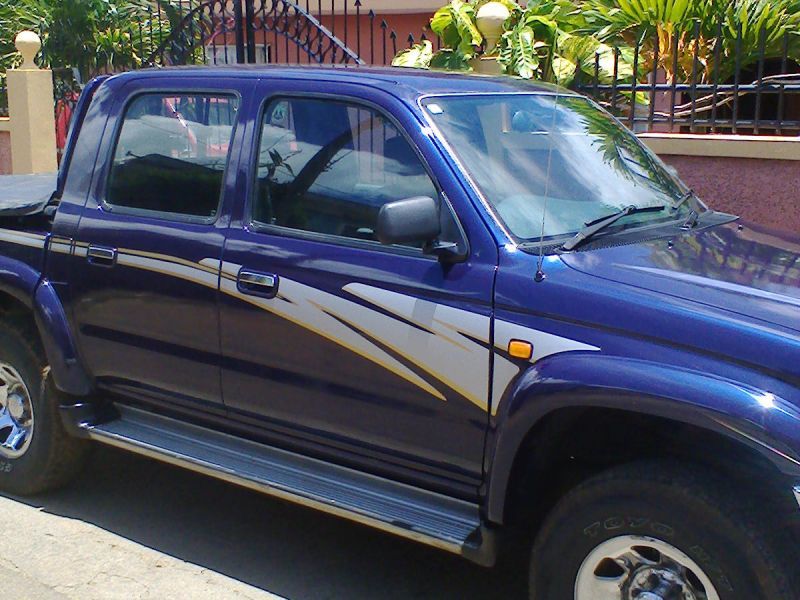 Toyota HILUX 4X4 in Mauritius