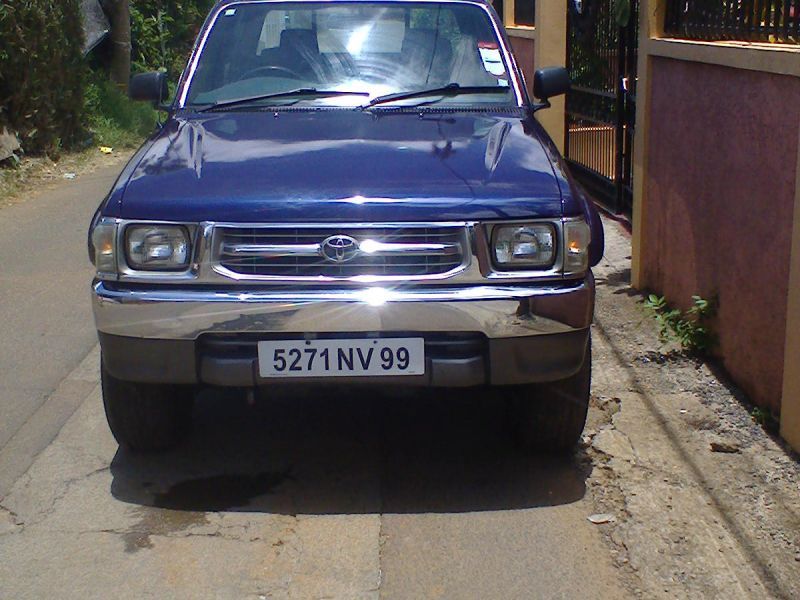 Toyota HILUX 4X4 in Mauritius