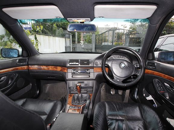 BMW E39 520i in Mauritius