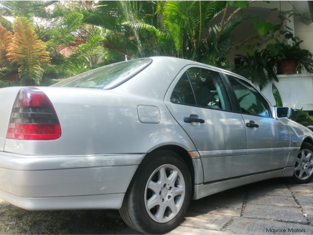 Mercedes-Benz C180, W202 in Mauritius