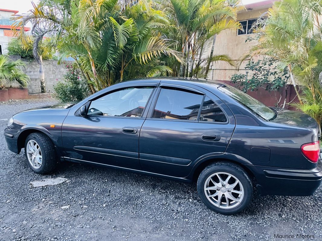 Nissan Almera N16 in Mauritius