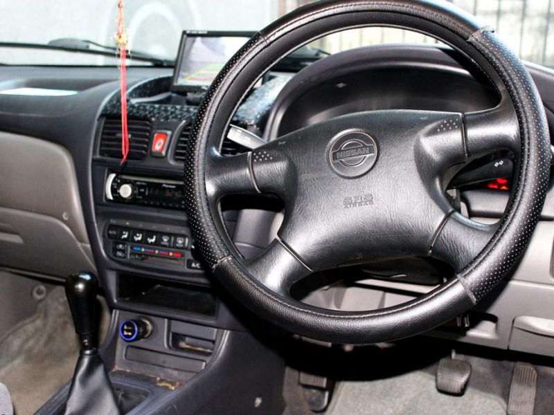Nissan Sunny N16 in Mauritius