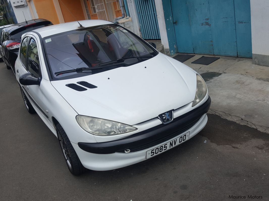 Peugeot Hatchback in Mauritius