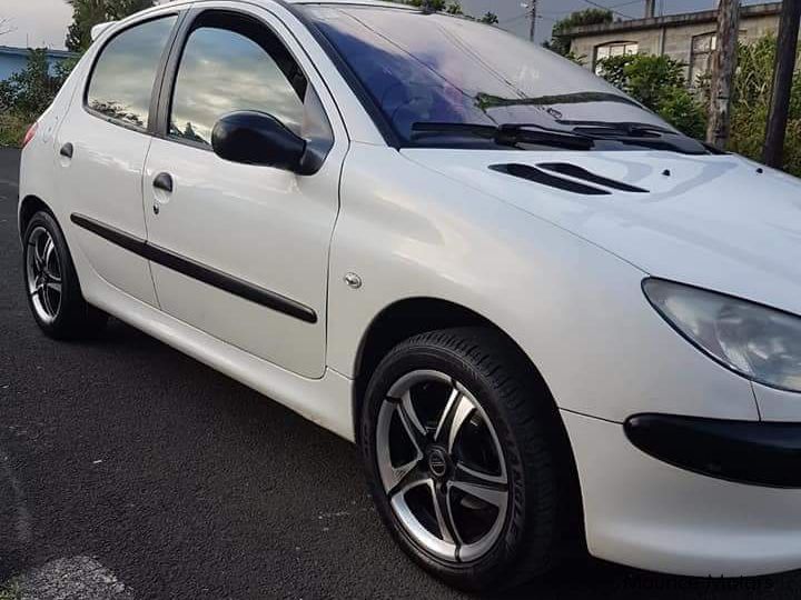 Peugeot Hatchback in Mauritius