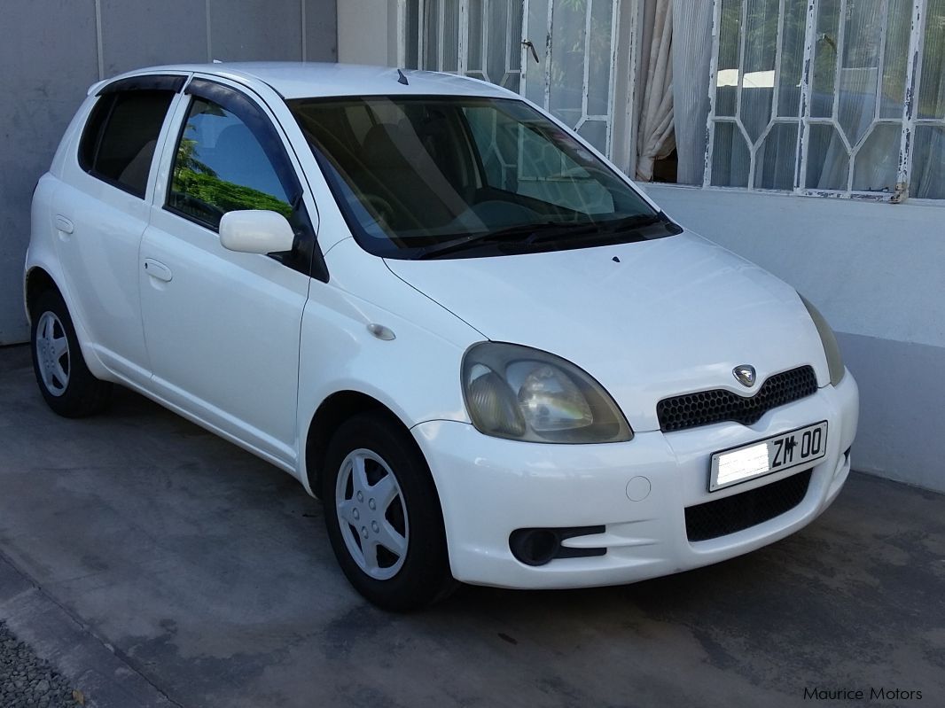 Toyota vitz 2000 года. Тойота Витц 2000. Тойота Витц 2000г. Тойота Витц 2000 года. Тойота Витц хэтчбек 2000г.