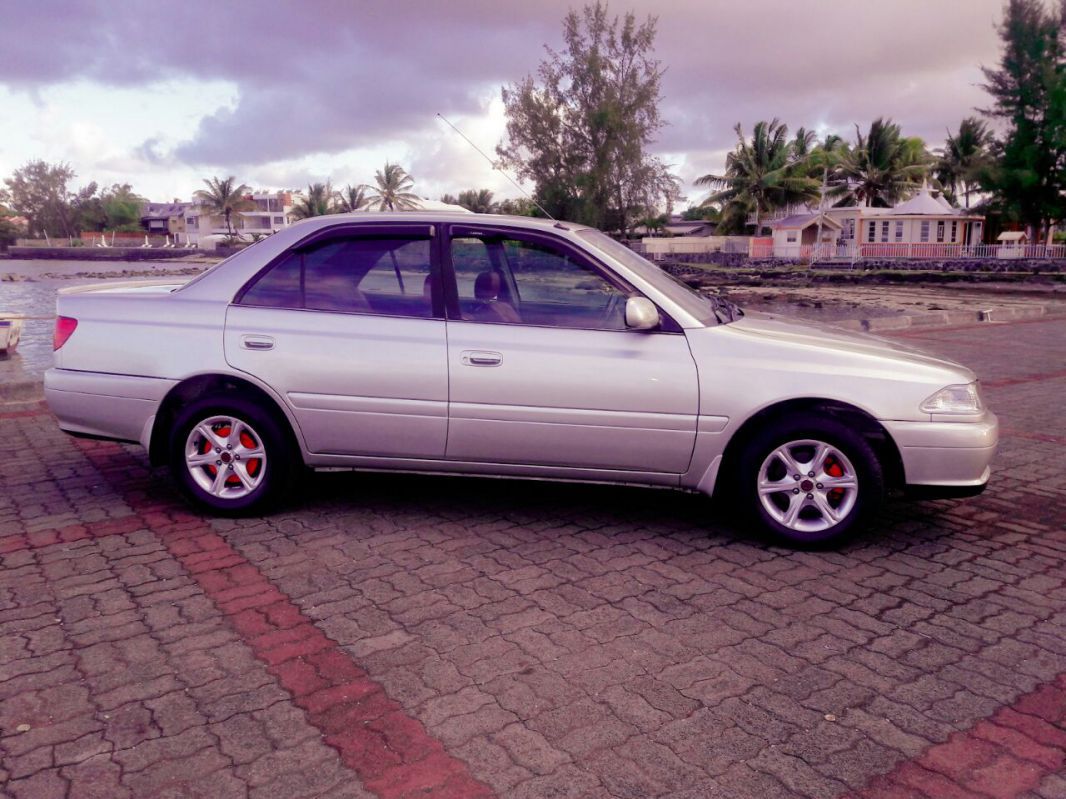 Toyota carina se
