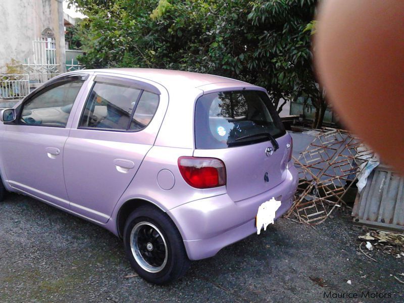 Toyota Vitz 2000 салон