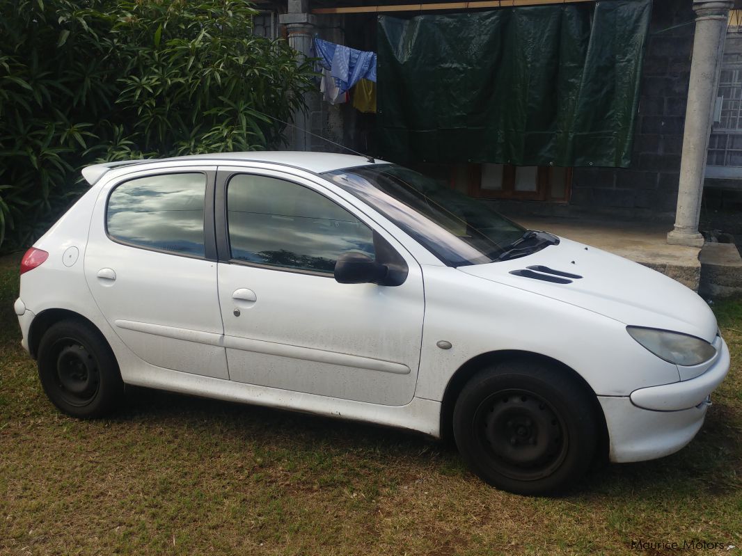 Used Peugeot 206  2001 206 for sale  Roches Brunes 