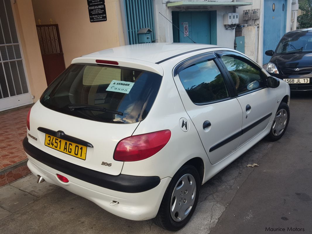 Peugeot Hatchback in Mauritius