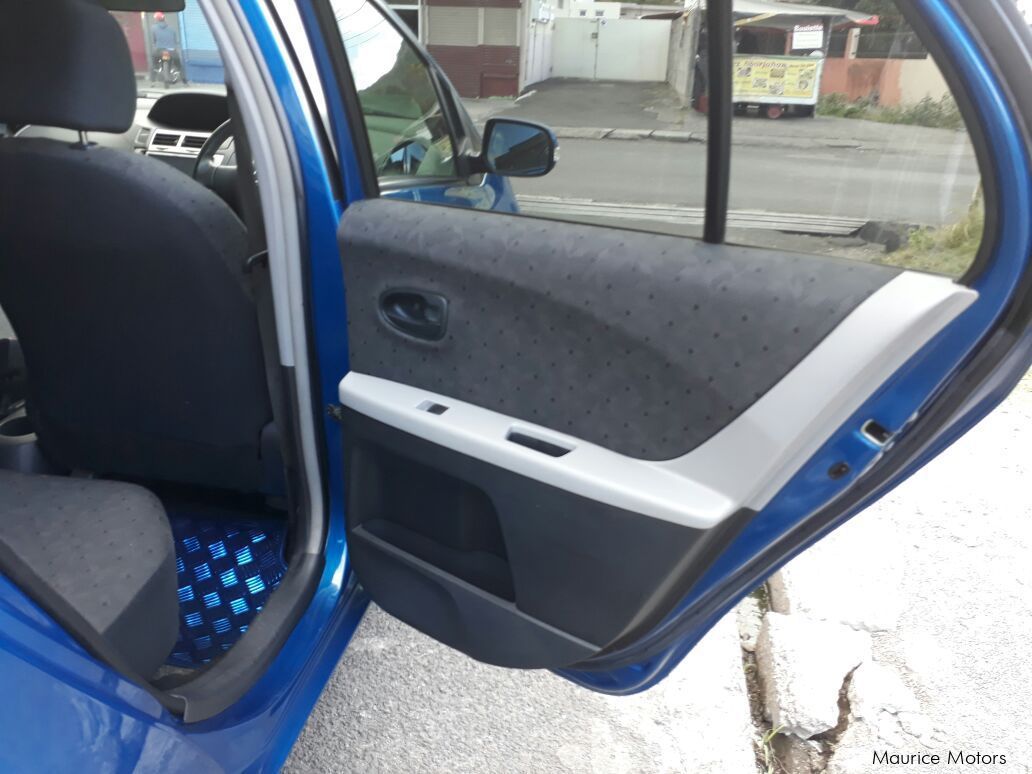 Used Toyota Duet  2001 Duet for sale  Camp de masque 