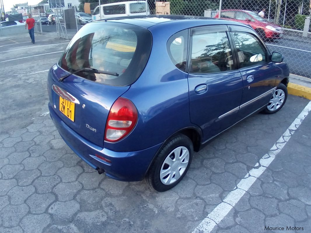 Toyota duet 2001
