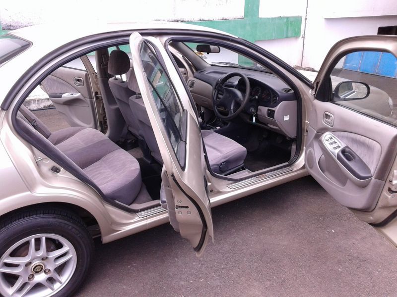 Nissan Sunny N16 in Mauritius