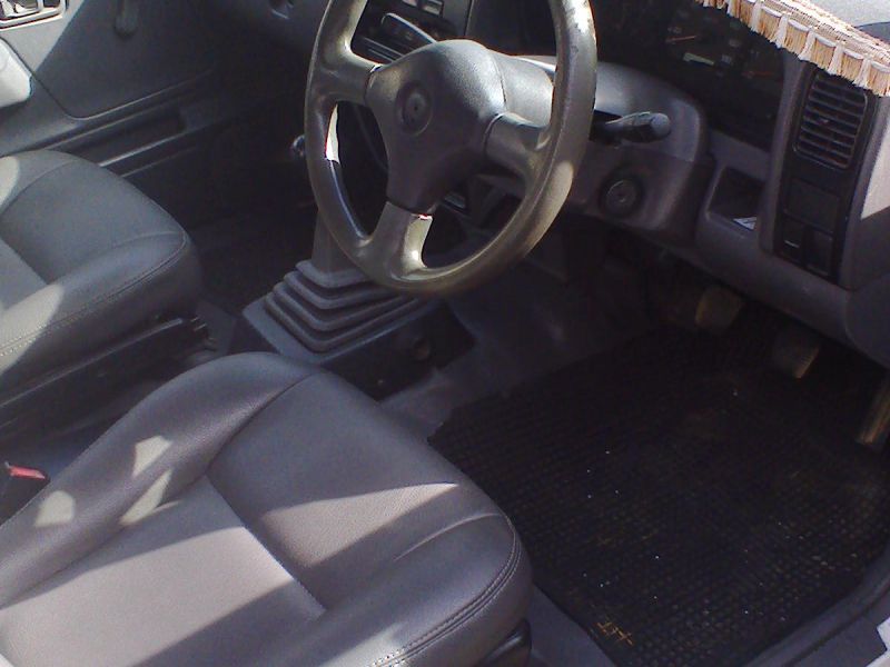 Nissan hardbody 2x4 in Mauritius