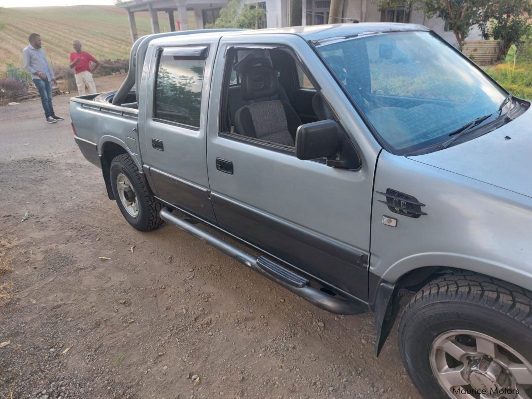 Isuzu 4x2 in Mauritius