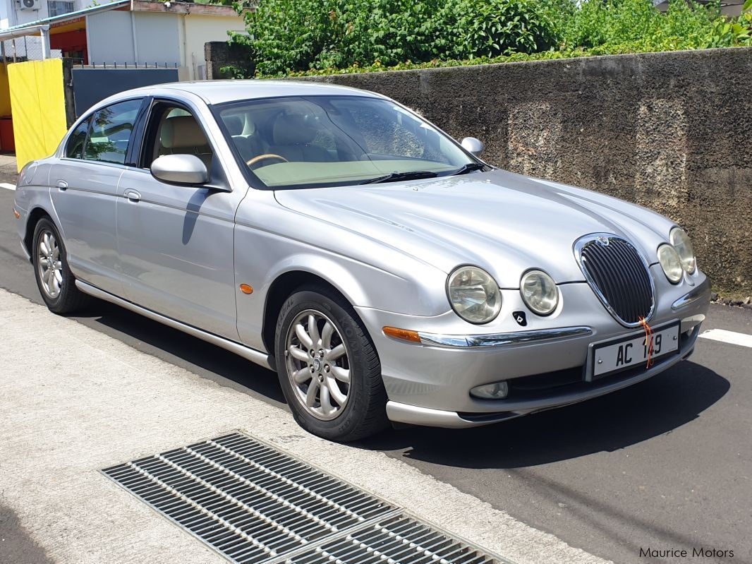 Jaguar Type S in Mauritius