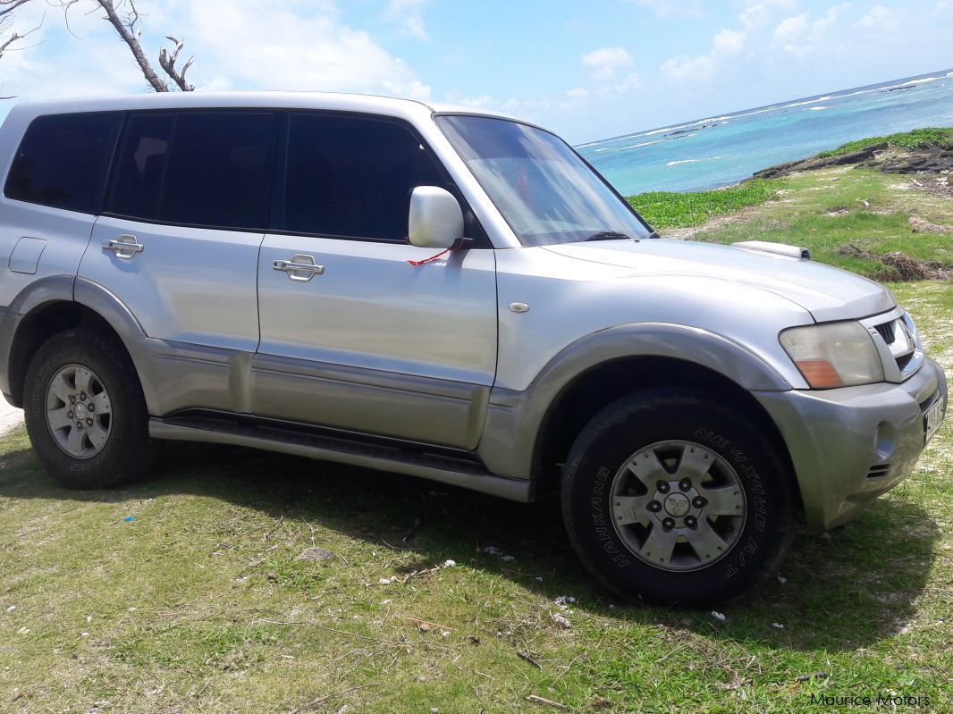 Mitsubishi pajero 2003 года