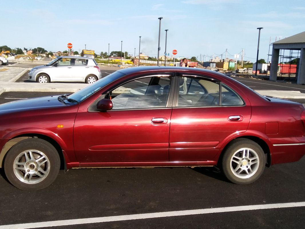 Used Nissan Sunny N17 2003 Sunny N17 for sale Mahebourg Nissan