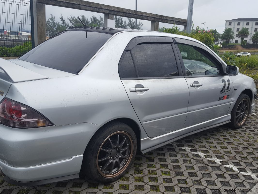 Mitsubishi Lancer glx in Mauritius