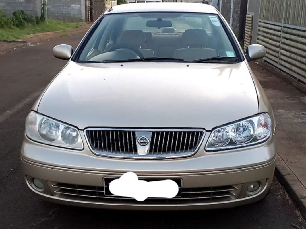 Nissan Sunny N17 Gold in Mauritius