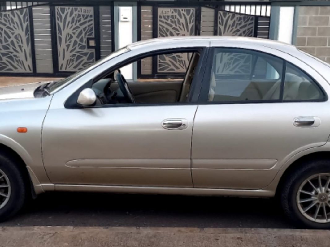 Nissan Sunny N17 Gold in Mauritius