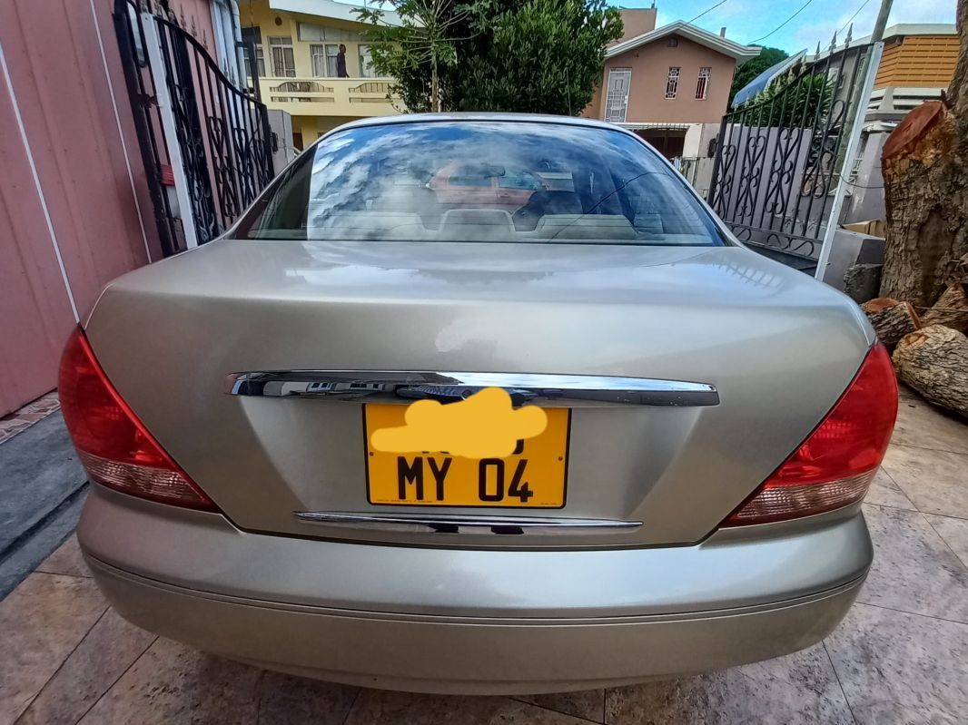 Nissan Sunny N17 Gold in Mauritius