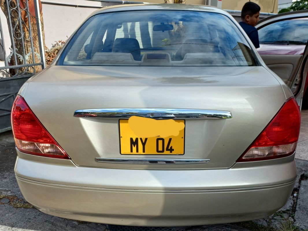 Nissan Sunny N17 Gold in Mauritius
