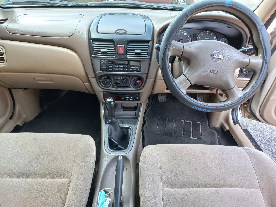 Nissan Sunny N17 Gold in Mauritius