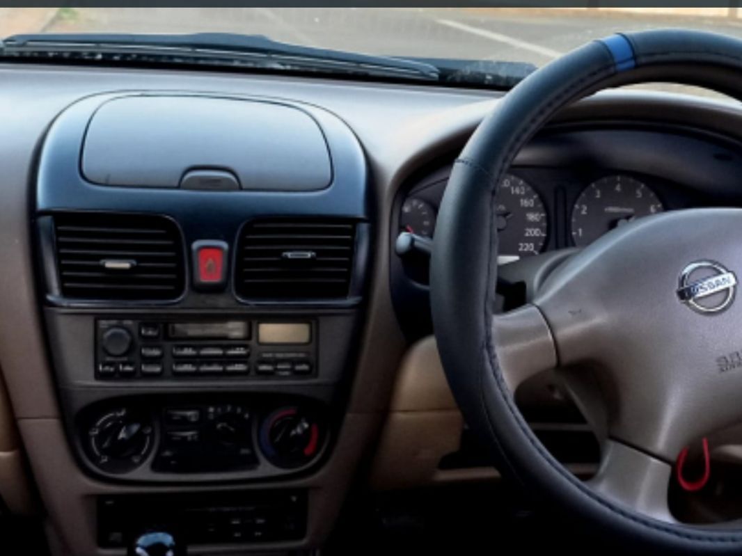 Nissan Sunny N17 Gold in Mauritius