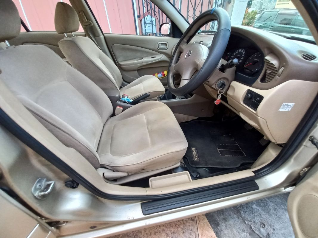 Nissan Sunny N17 Gold in Mauritius