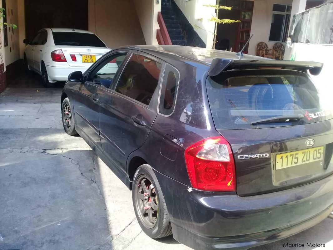 Kia Kia cerato hatchback in Mauritius