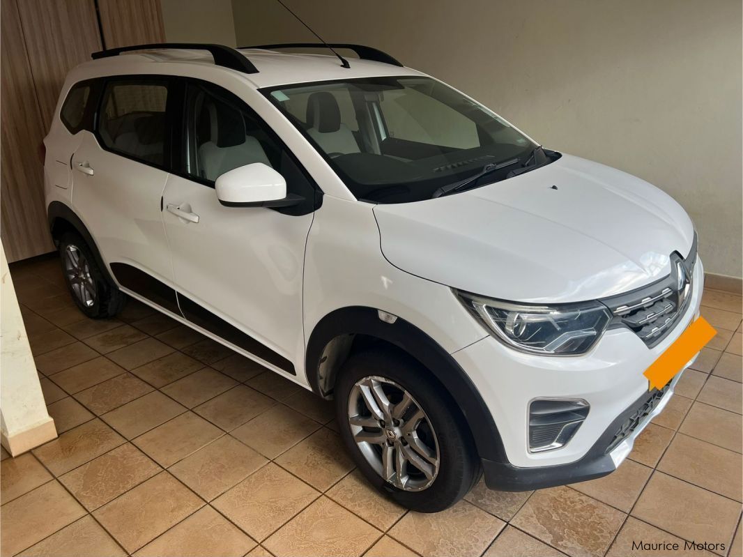 Used Nissan AK 12  2005 AK 12 for sale  Mahebourg/Ebene 