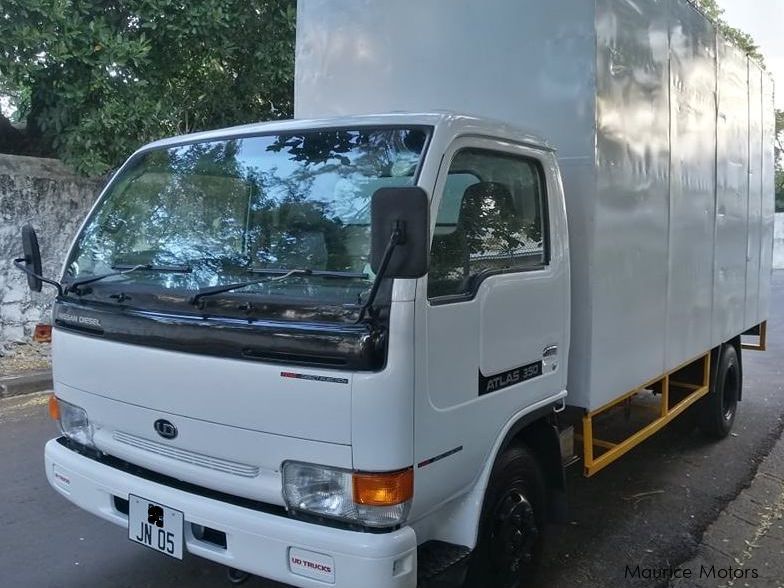 Nissan Atlas 300