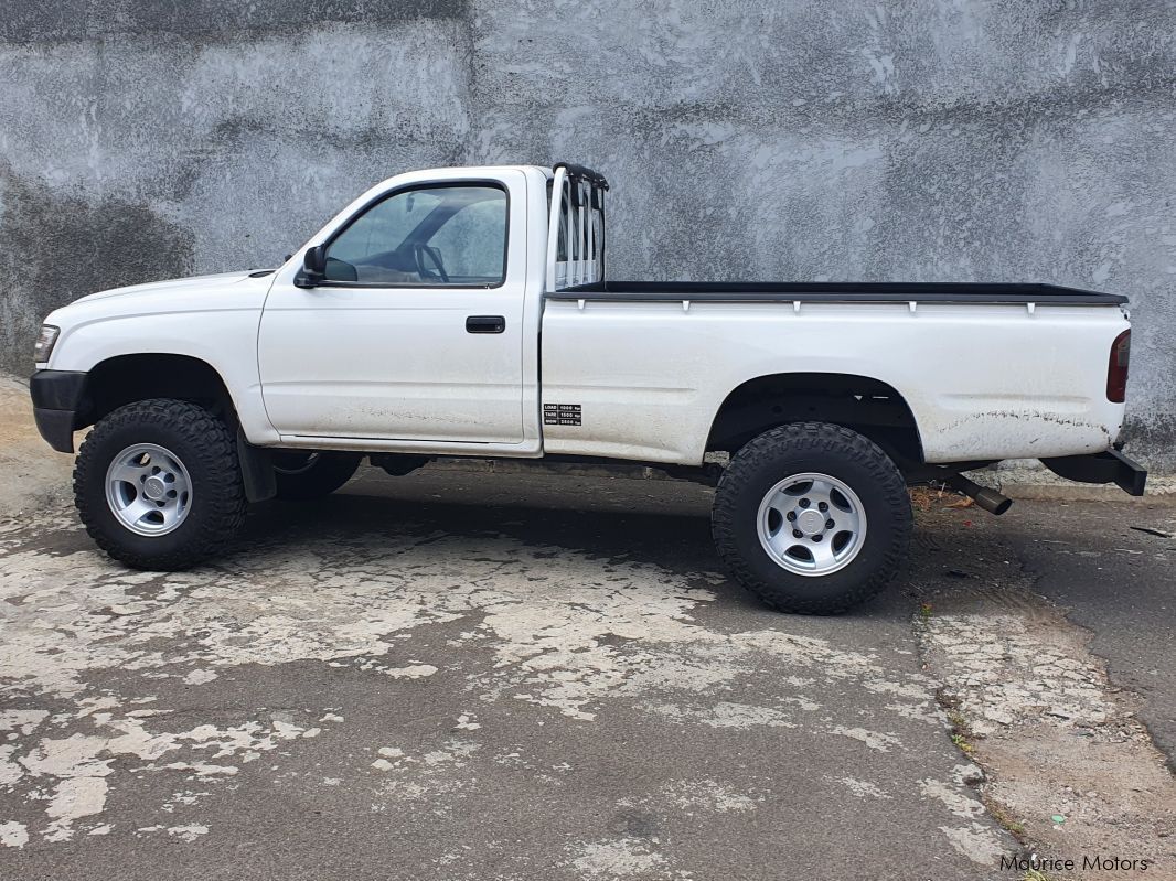 Toyota HILUX SINGLE CAB in Mauritius